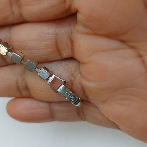 Vintage Coro Clear Rhinestones Silver Tone Tennis Bracelet Foldover Clasp - Picture 4 of 4